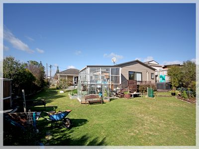 8 Huia Street, Foxton Beach