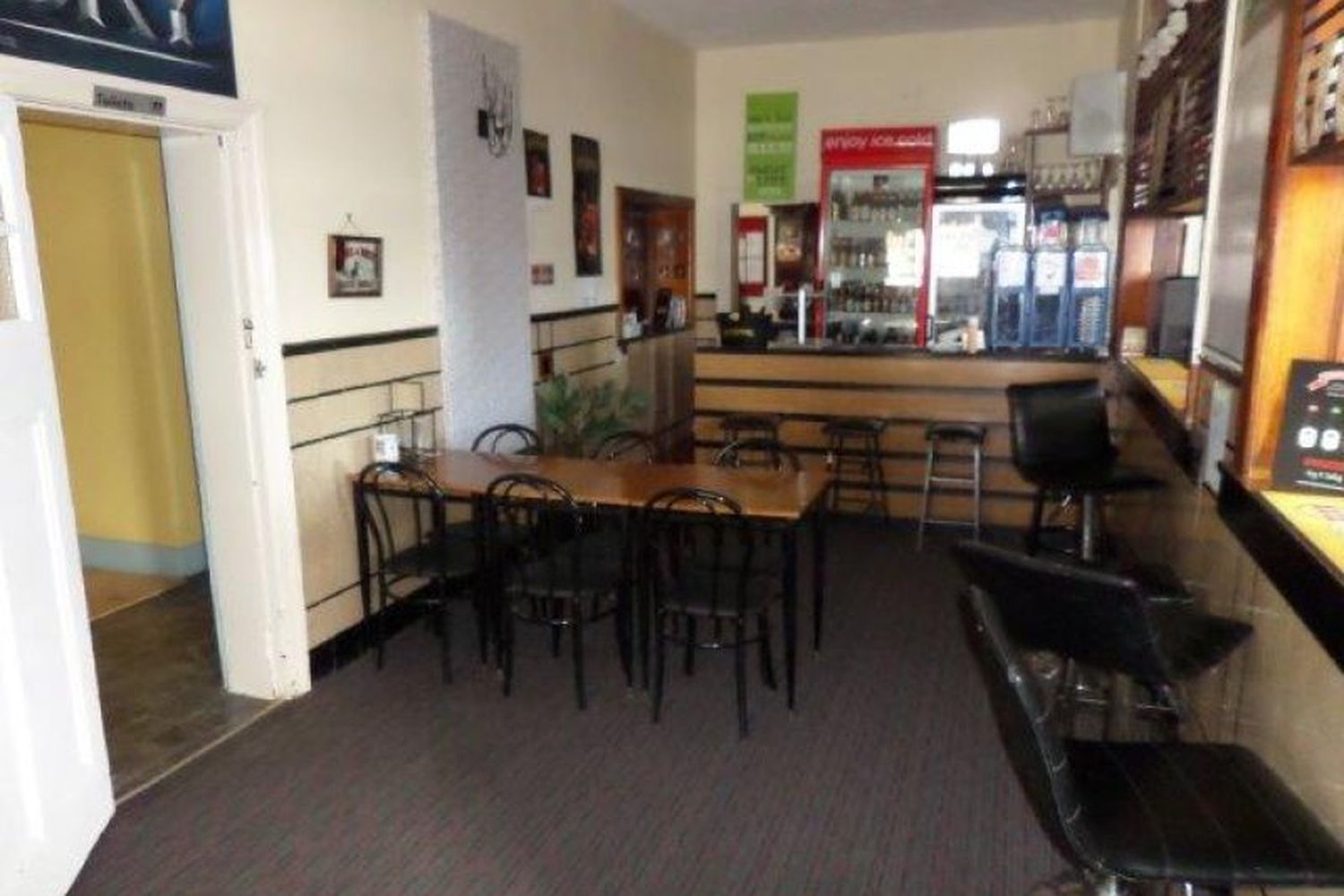 54 Federal St ( Royal Hotel Freehold), Rainbow