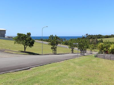 33 Cottesloe Circuit, Red Head