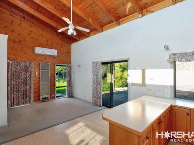 8 Henderson Avenue, Horsham