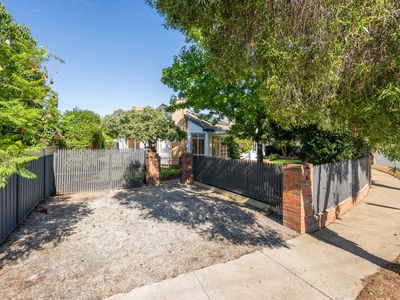 6 GLOUCESTER CRESCENT , Shepparton