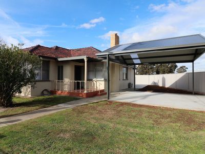 2 Oak St, Seymour