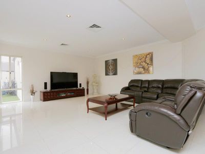9 Cambridge Prom, Canning Vale