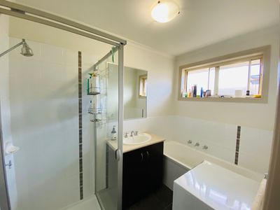 32 Kerford Crescent, Point Cook