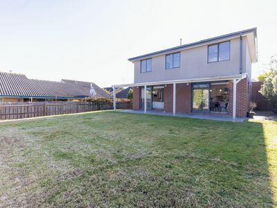 17 Jindabyne Avenue, Chadstone