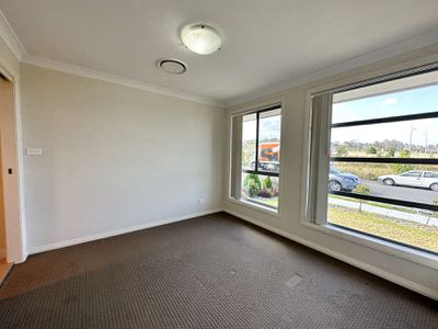 27 Courtney Loop, Oran Park