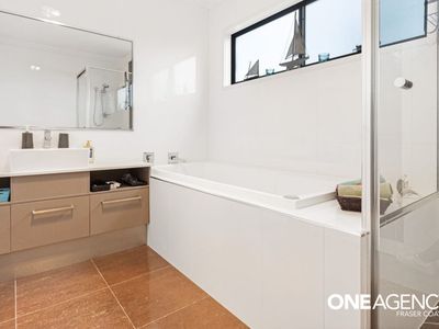 1 / 19 King Street, Urangan