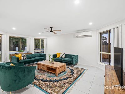 4 Cheltenham Pl, Forest Lake