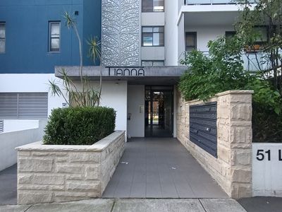 8 / 51 Loftus Crescent, Homebush