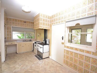 14 Mountain Avenue , Mount Beauty