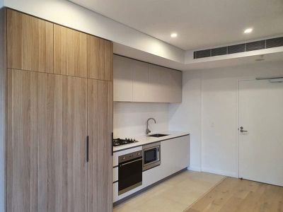 412 / 5 Maple Tree Road, Westmead