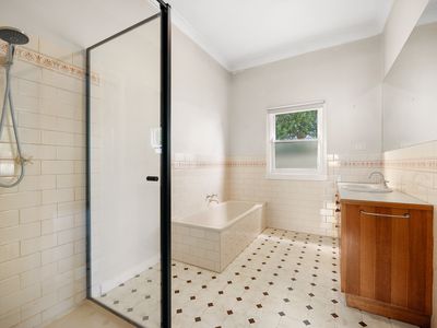 4 Lupton Street, Geelong West