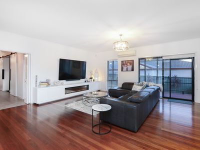 11 Cobblestone Drive, Attwood