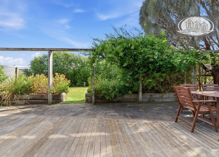 8 Aquarius Court, Portland North