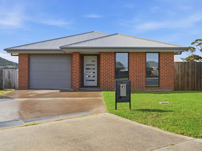 12 Axton Close, George Town