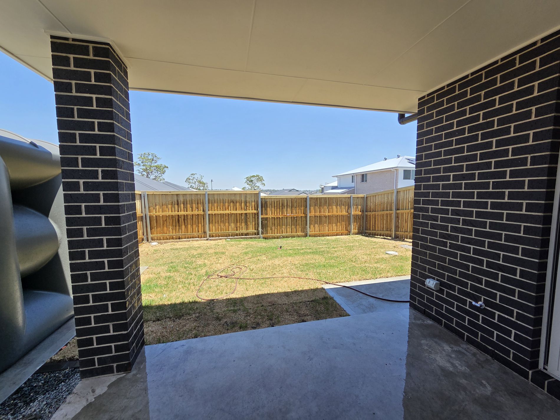 2/243 Settlers Boulevard, Chisholm