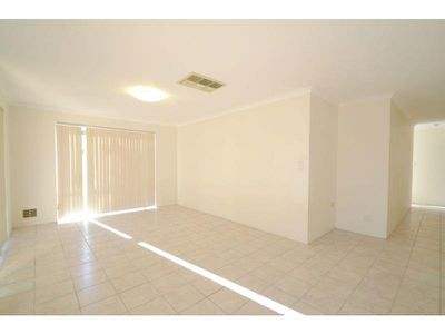 84 Towncentre Drive, Thornlie