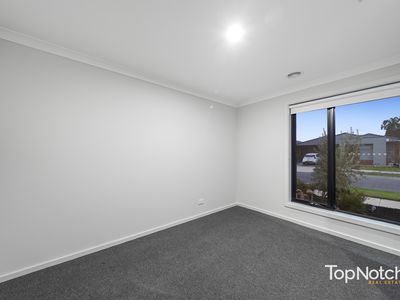7 Platypus Chase, Beveridge