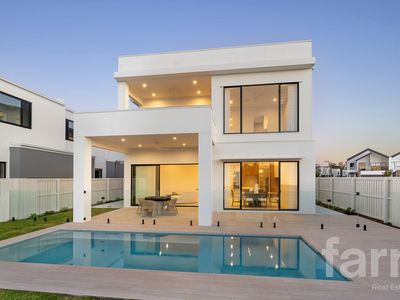 3 / 2 Lyra Avenue, Hope Island