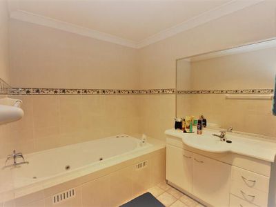 2 / 175 Keppel St, Bathurst