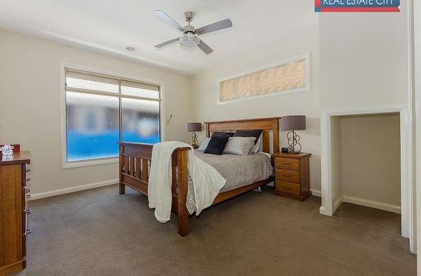 34 Centennial Park Drive, Craigieburn
