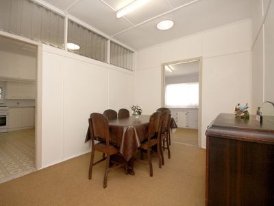 27 Wall Street, Bundamba