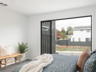 2 Leeman Court, Riverside