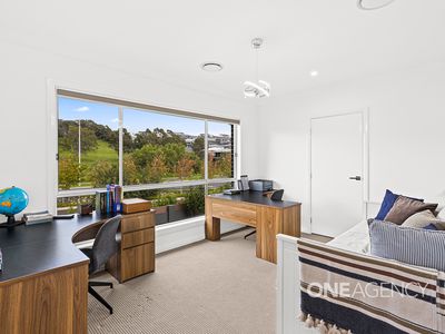 1 Honeybee Crescent, Calderwood