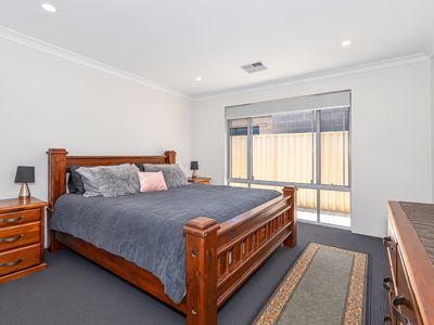 9 Pierrepoint Loop, Champion Lakes