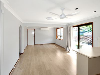 15 Paradise Avenue, Forster