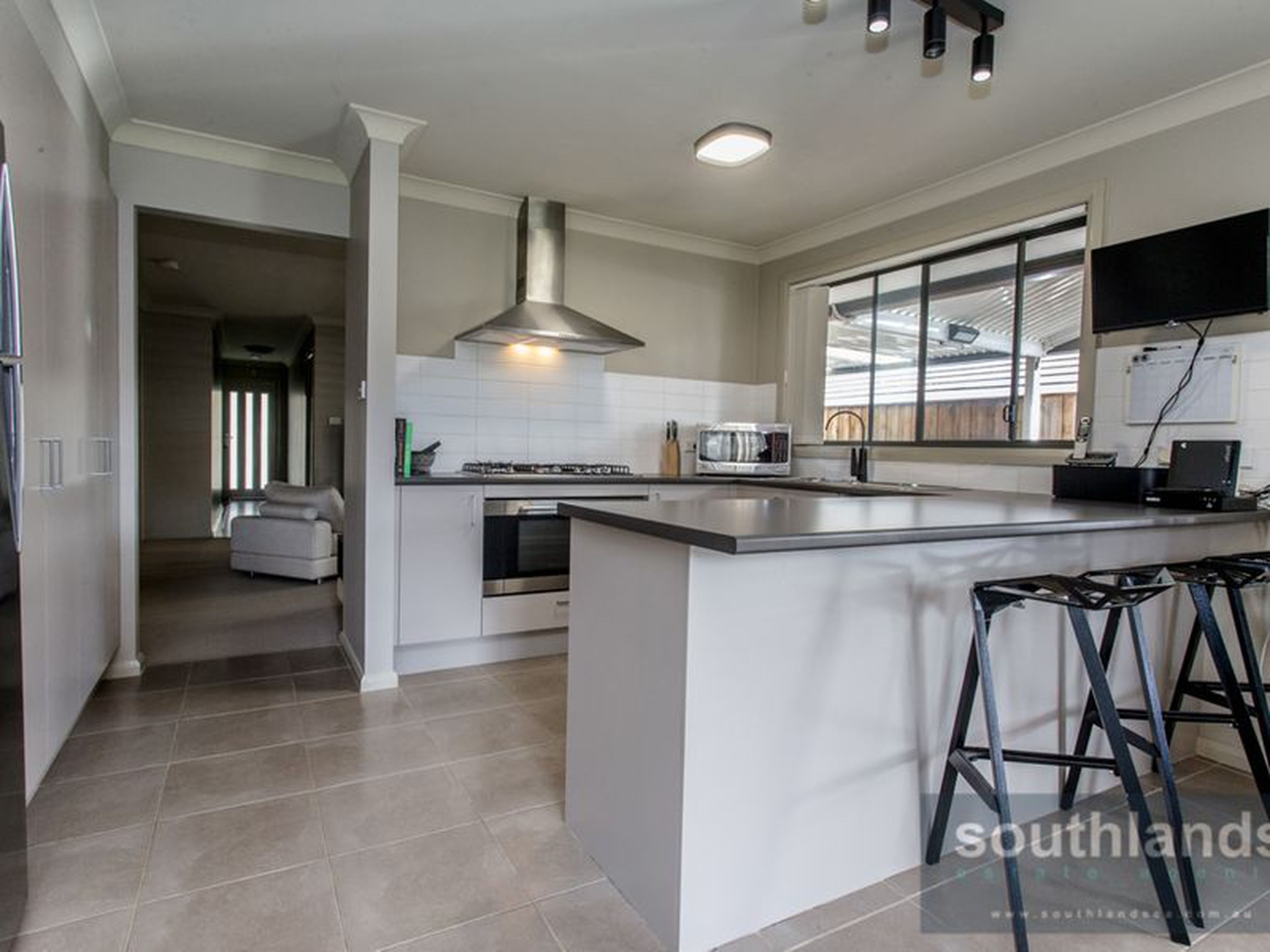 8 Coachwood Drive, CLAREMONT MEADOWS