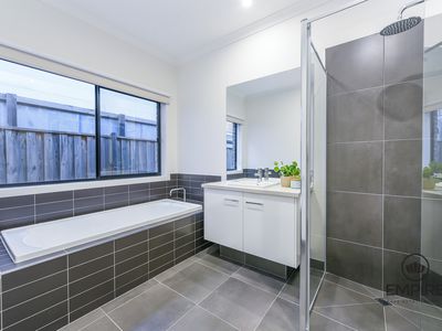 2 Lilydale Avenue, Clyde North