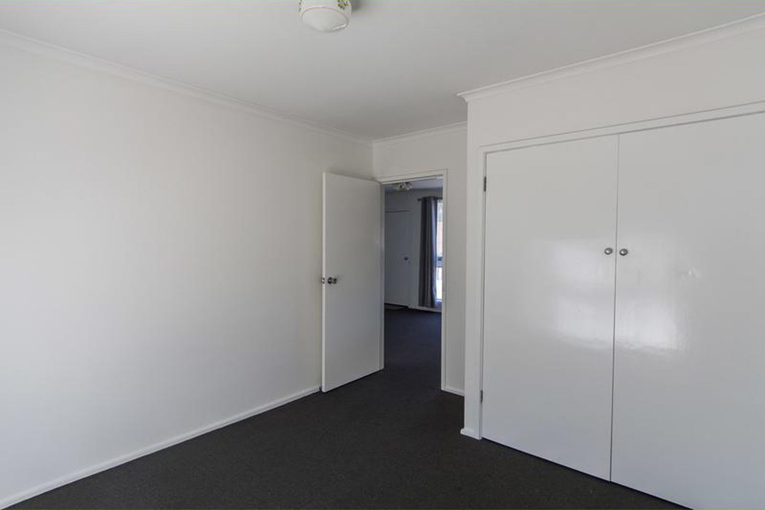 1 / 15 Schwarz Avenue, Horsham