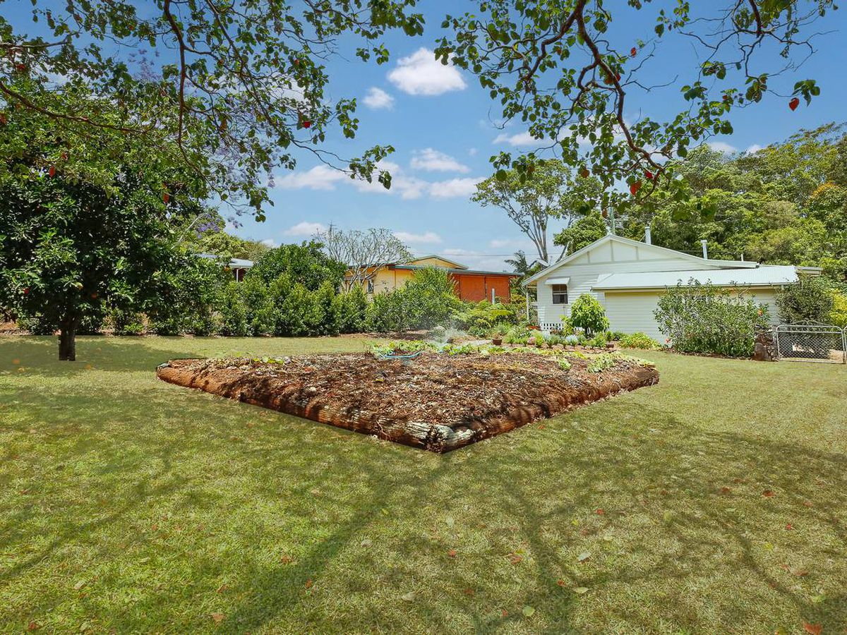 10 Barrine Road, Yungaburra