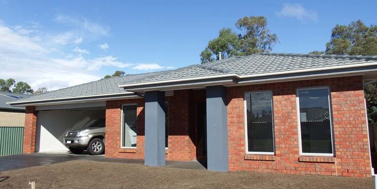 5 Lucy Court, Euroa