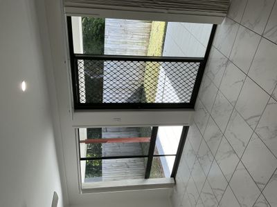 2 / 27 Sharp Crescent, Branyan