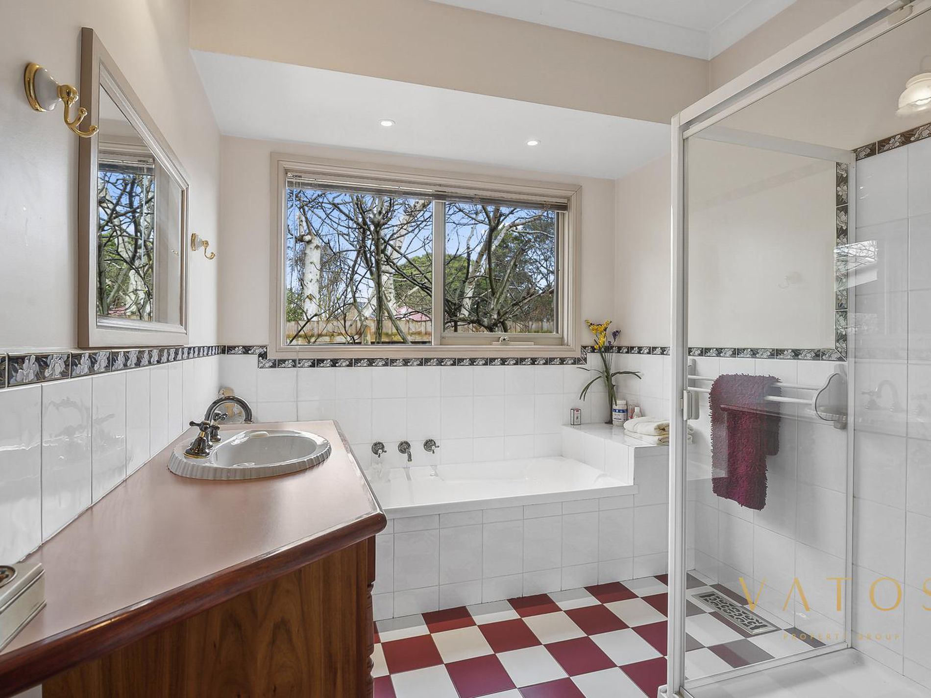 5 Janine Court, Somerville