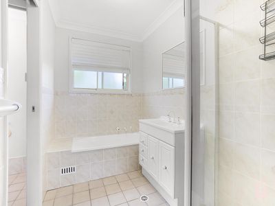 5 / 2-4 Oxford Drive, Lake Haven