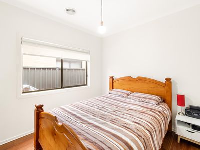 39 Holyoake Parade, Manor Lakes