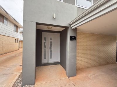 2 / 9 Kuwarra Lane, Karlkurla