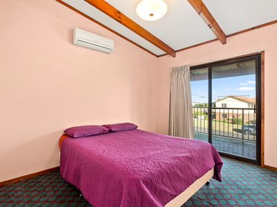 8 The Parapet, Manyana