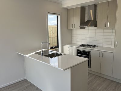 543 Hogans Road, Tarneit