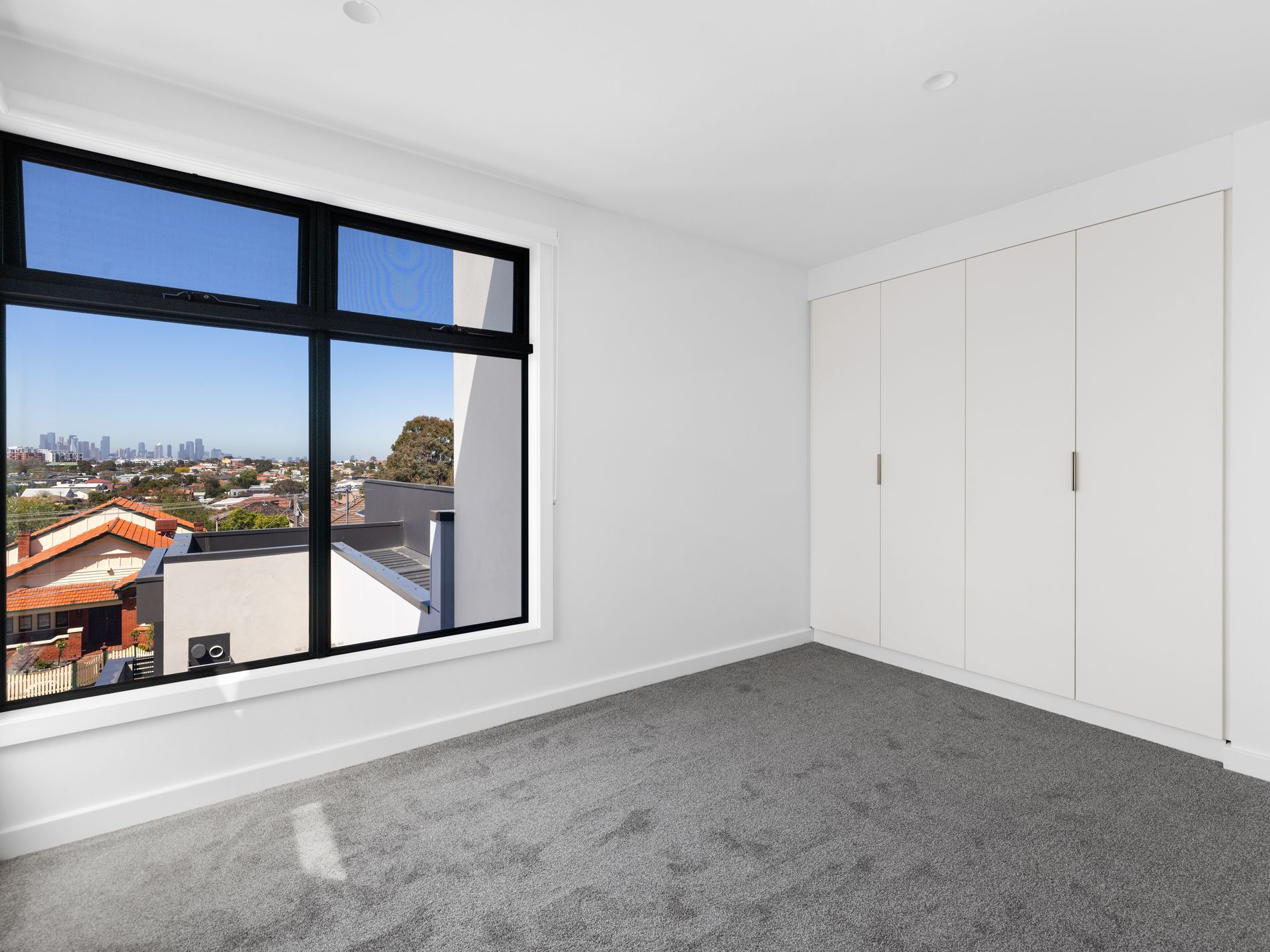 2 / 12 Irvine Crescent, Brunswick West