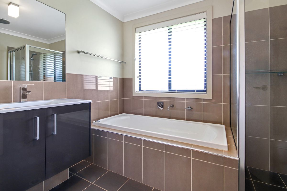 21 Binalong Street, Dalmeny