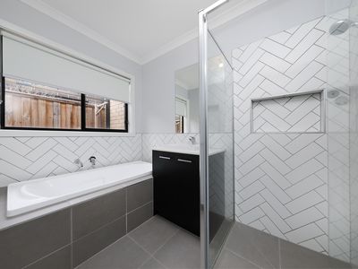 31 Pienza Road, Fraser Rise