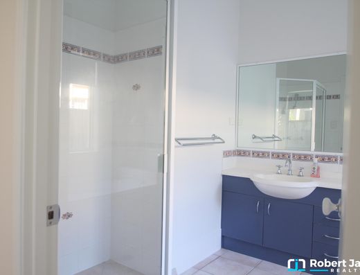 Noosa Waters Family Home image 10