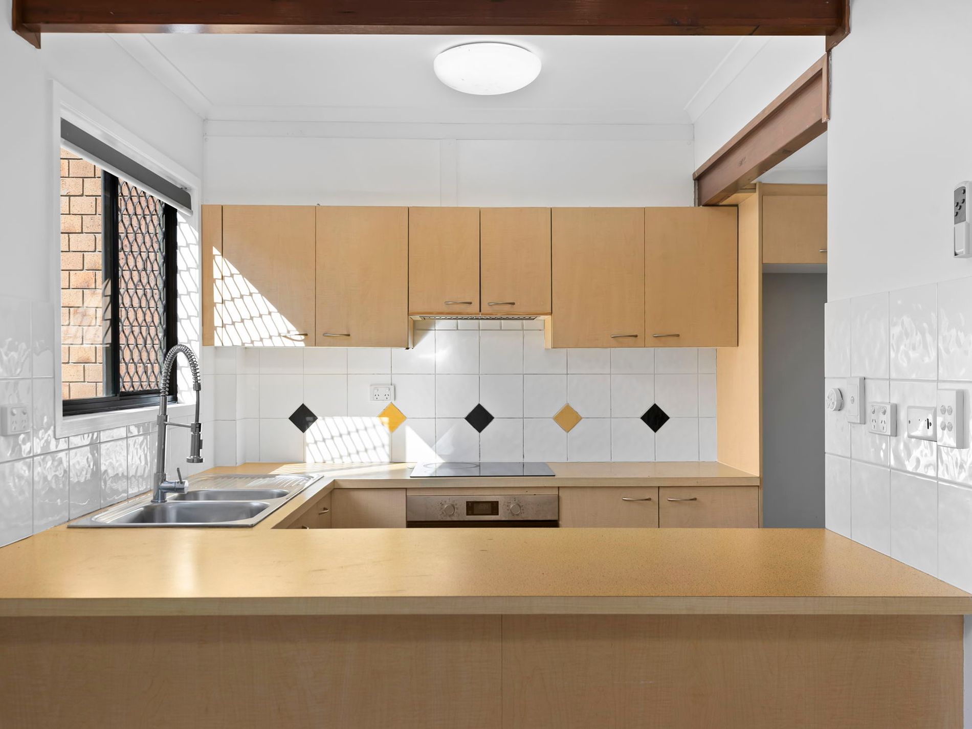 2 / 142 Carmody Road, St Lucia