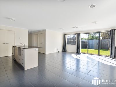 2 / 8 Gayle Court, Clayton South