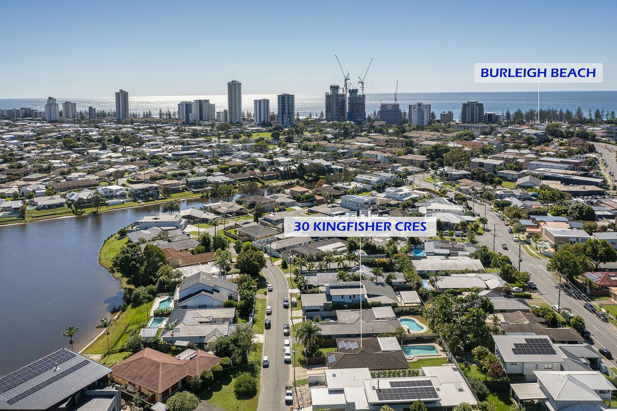 Location Location! Family home in the heart of Burleigh Waters 