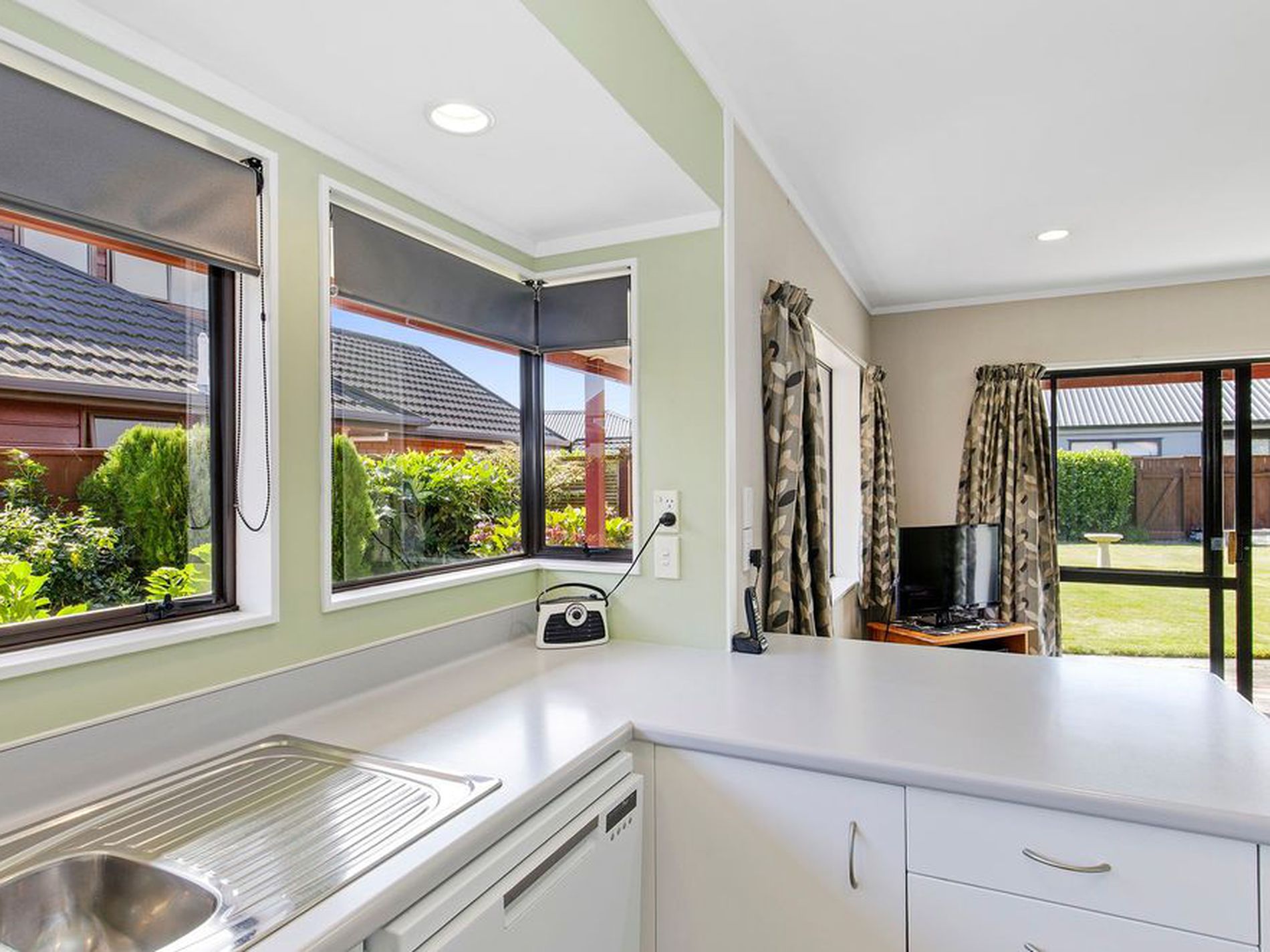 28 De Menech Grove, Avalon